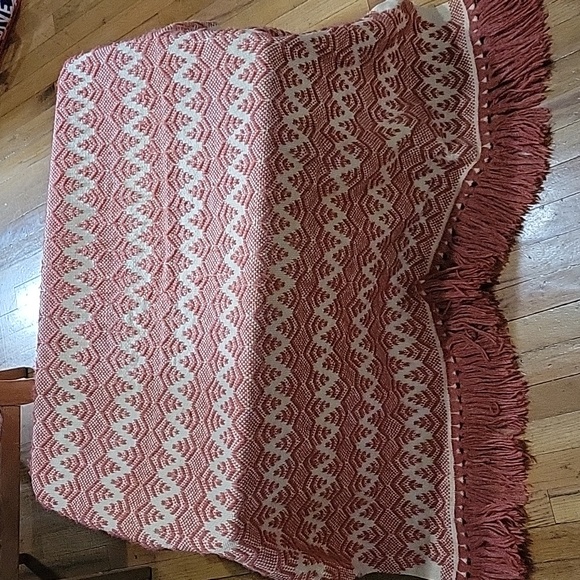 Vintage peachy geometric woven throw blanket with fringe 44" x 60" - Picture 3 of 6
